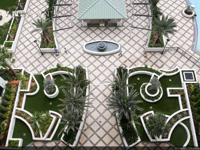 SYNLawn-artificial-grass-commecial-turf-with-pavers-resort-courtyard-design